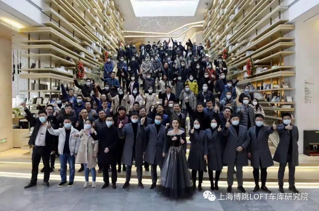 青海全国一百多人在华侨城汉口道6号参观研讨LOFT专利车库技术！